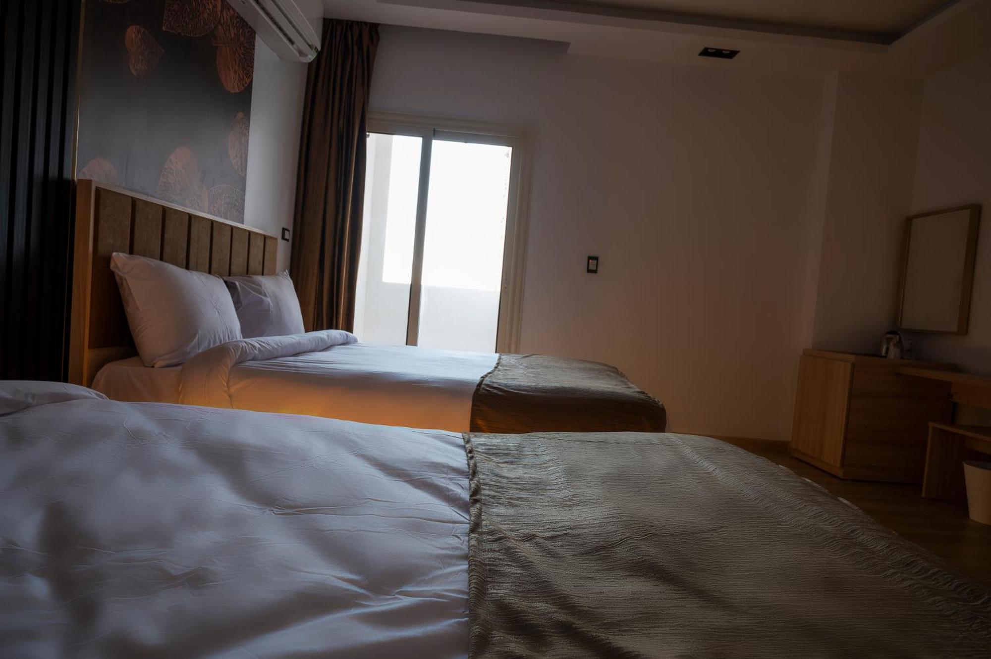 Palm Pyramids View Hotel Kafrat al Jabal Номер фото
