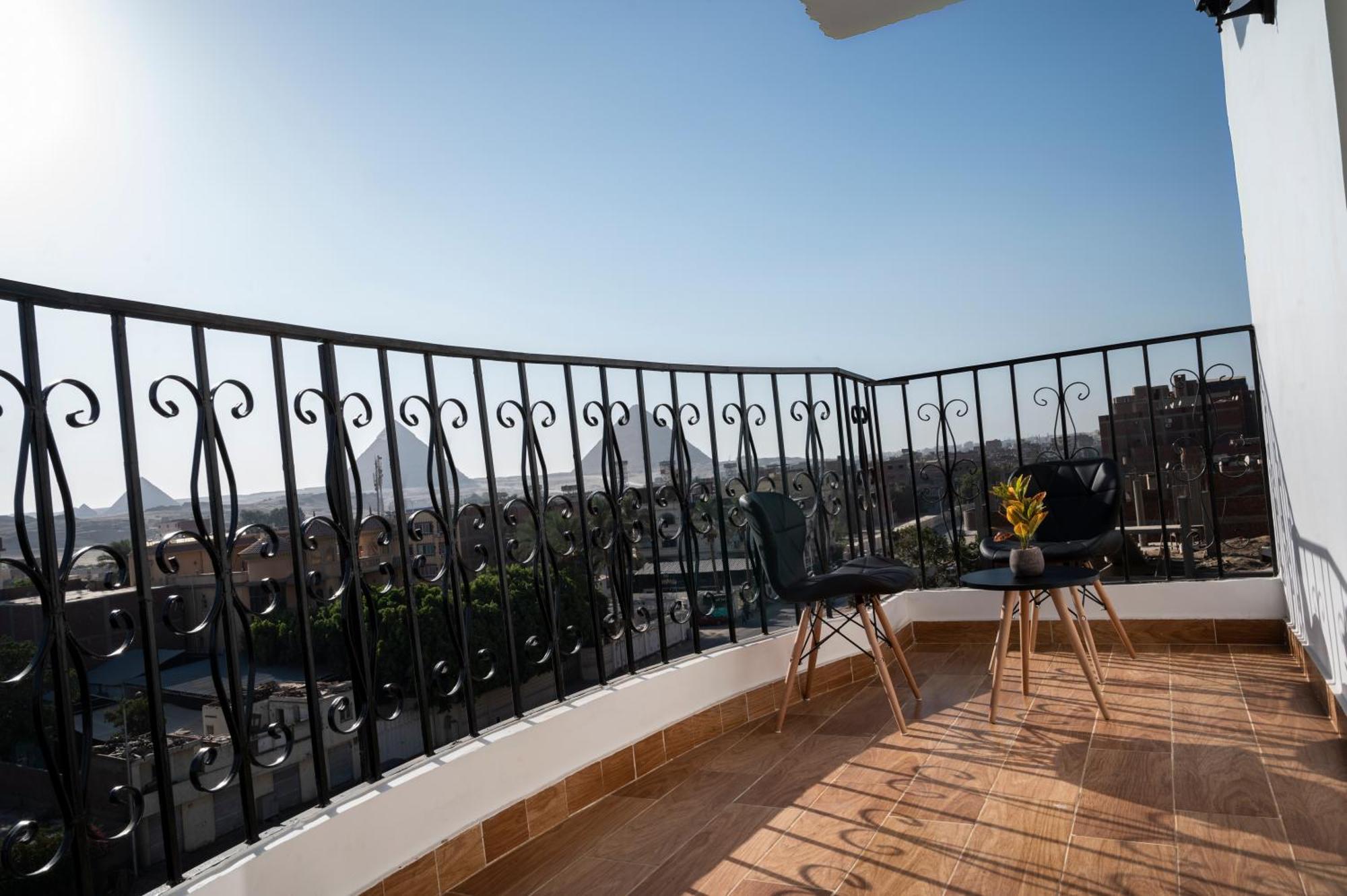 Palm Pyramids View Hotel Kafrat al Jabal Номер фото